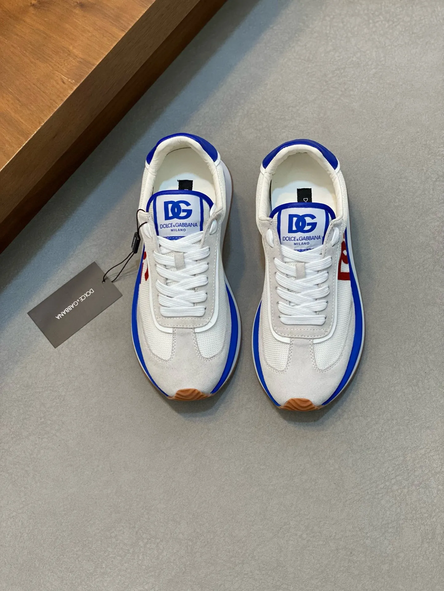 Factory price: 458💰••New products••Dolce&Gabbana••DG✔️High-end men's sports•casual shoes. Original goods from top counters. Original imported cowhide, multi-material splicing design ➕Imported cowhide lining, cowhide feet ➕Original TPR elastic outsole. Size: 39-44 (38, 45 customized)